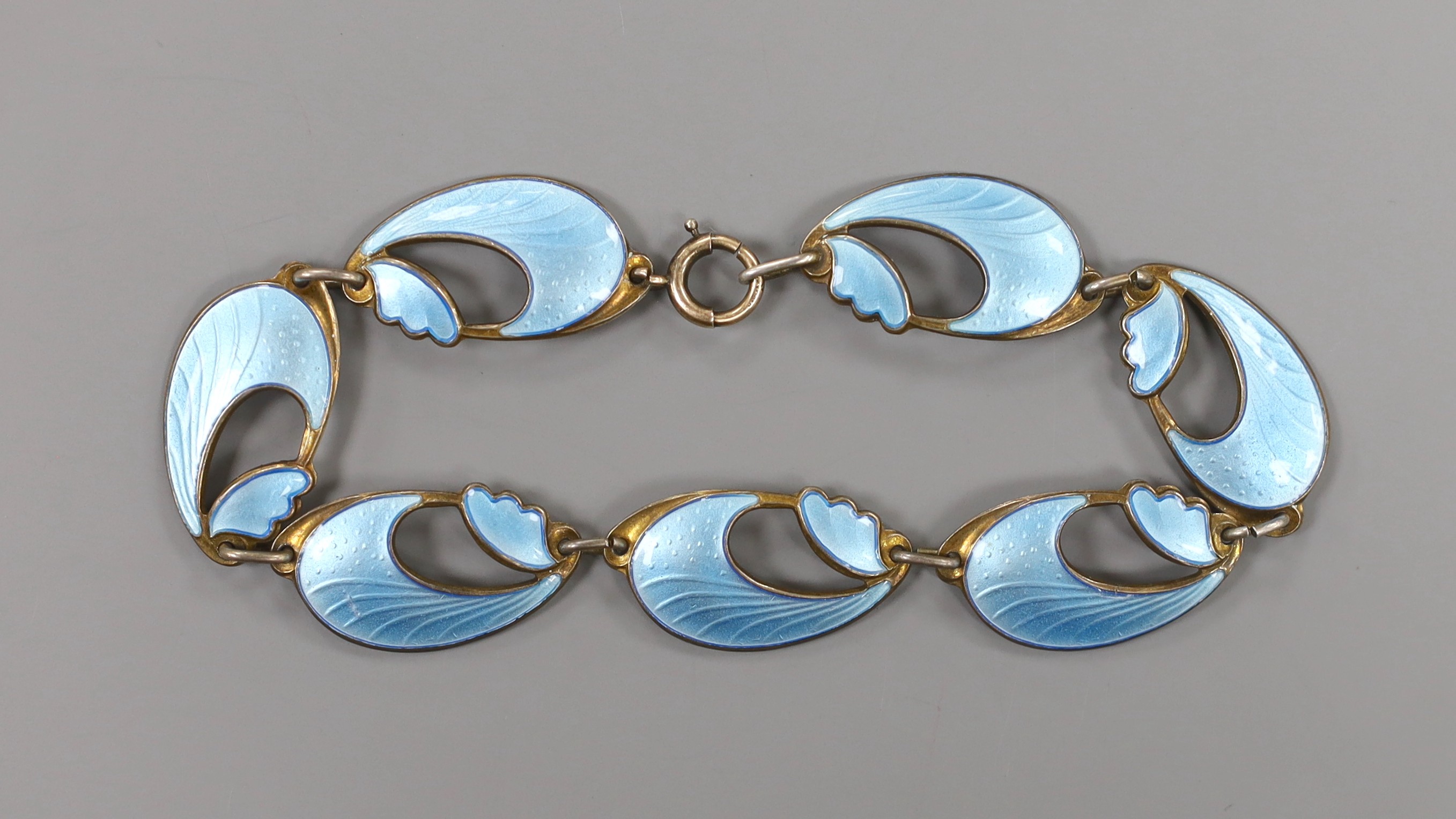 A stylish 20th century Norwegian gilt 925 and blue enamel set oval link bracelet, possibly by Finn Jensen, approx. 18cm.